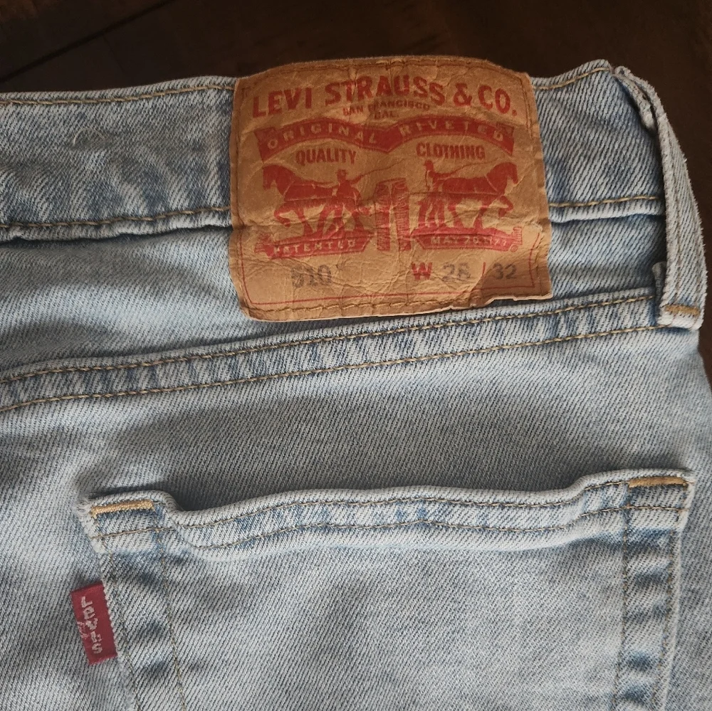 Gorgeous Light Wash Levi's Straight W28 L32